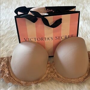 Victory Secret Dream Angel Women’s Smooth and Lace Bra in Nude 34C and gift bag